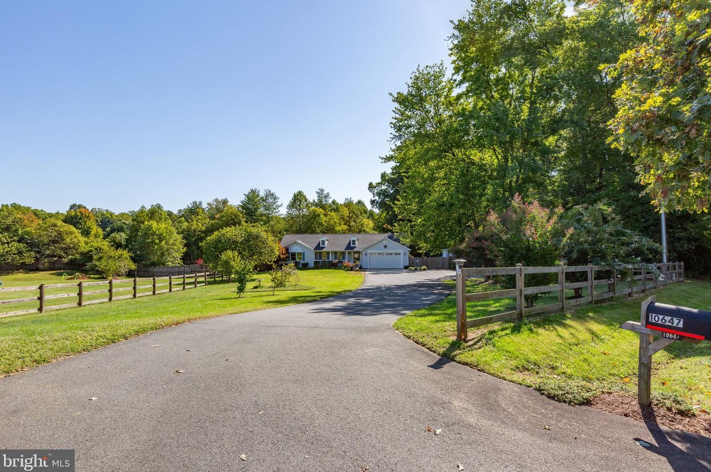 10647 Moore Dr, Manassas VA 20111-2929 exterior