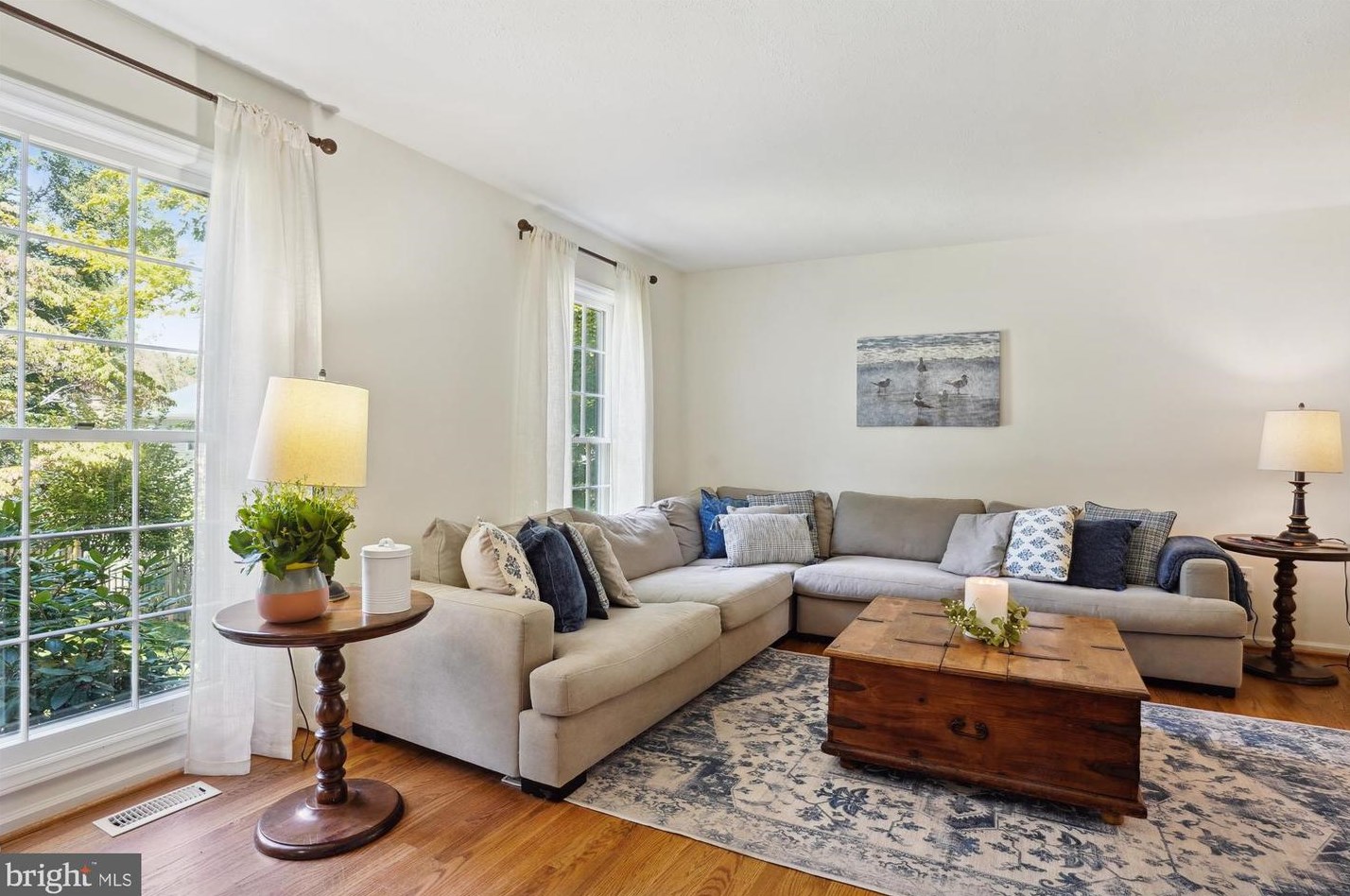 15526 Laurel Ridge Rd, Dumfries VA  22025-1019 exterior