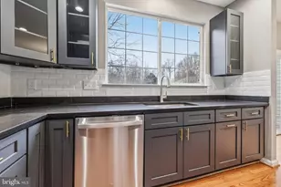 15730 Marbury Heights Way, Montclair, VA 22025 - Photo 17