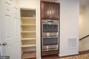 8024 Cayzer Ln, Gainesville, VA 20155 - Photo 9