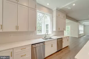 8701 Maple Springs Pl, Manassas, VA 20112 - Photo 3