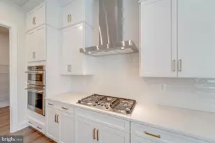 8701 Maple Springs Pl, Manassas, VA 20112 - Photo 7