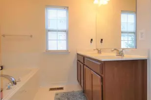 4911 Potomac Highlands Cir, Triangle, VA 22172 - Photo 3