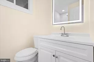 14220 Fallbrook Ln, Woodbridge, VA 22193 - Photo 11