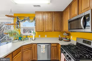 5710 Rhode Island Dr, Woodbridge, VA 22193 - Photo 9