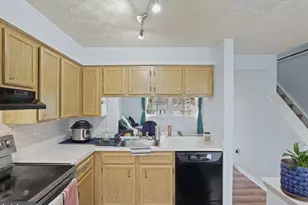 1654 Devil Ln, Woodbridge, VA 22192 - Photo 5