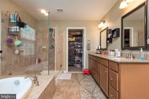 13724 Hastenbeck Dr, Gainesville, VA 20155 - Photo 23