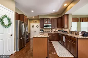 13724 Hastenbeck Dr, Gainesville, VA 20155 - Photo 11