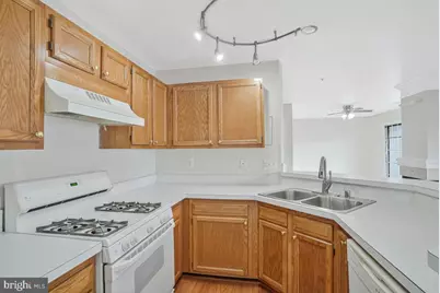 11761 Tolson Place #11761, Woodbridge, VA 22192 - Photo 13