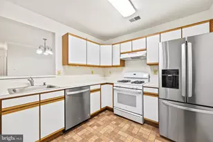 1037 Gardenview Loop, Woodbridge, VA 22191 - Photo 7