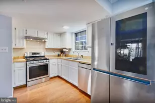 5876 Pontiac Dr, Woodbridge, VA 22193 - Photo 7