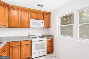 15036 Cherrydale Dr, Woodbridge, VA 22193 - Photo 7