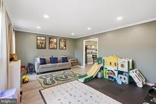 6047 Greenway Ct, Manassas, VA 20112 - Photo 11