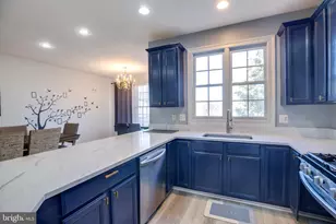 6907 Stanwick Square, Gainesville, VA 20155 - Photo 11