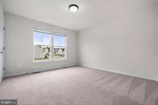 9516 Kimbleton Hall Loop, Manassas Park, VA 20111 - Photo 17