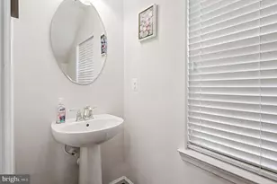 6900 Kona Dr, Gainesville, VA 20155 - Photo 7