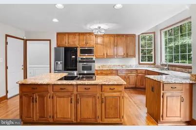 10201 Leatherleaf Court, Manassas, VA 20111 - Photo 21