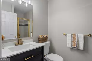 10201 Leatherleaf Ct, Manassas, VA 20111 - Photo 33