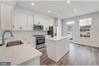 18339 Reaper Hill Ct, Triangle, VA 22172 - Photo 7