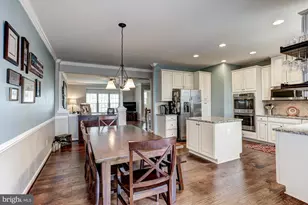 7067 Kona Dr, Gainesville, VA 20155 - Photo 9