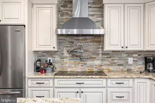 1412 Devils Reach Rd, Woodbridge, VA 22192 - Photo 23