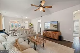 6425 Hibiscus Path Ter, Haymarket, VA 20169 - Photo 9