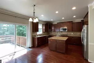 12437 Pfitzner Ct, Woodbridge, VA 22192 - Photo 11