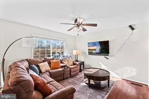 3470 Lyon Park Ct, Woodbridge, VA 22192 - Photo 7