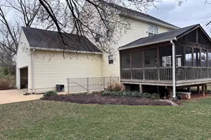 8310 Rolling Rd, Manassas, VA 20110 - Photo 3