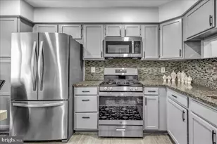 12729 Hunterbrook Dr, Woodbridge, VA 22192 - Photo 9