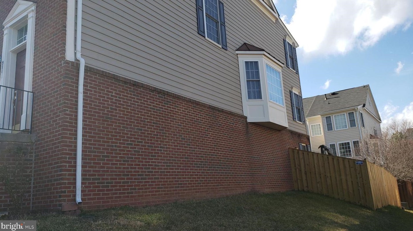 9841 Cheshire Ridge Cir, Manassas VA  20110-2791 exterior