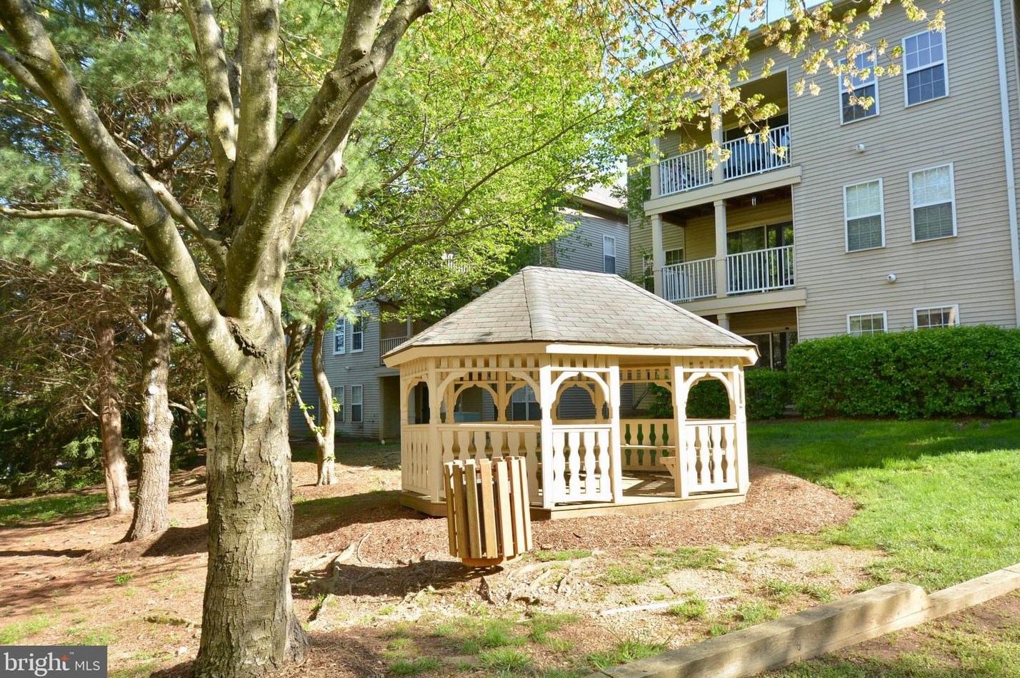 1031 Gardenview Loop, Woodbridge VA  22191-1968 exterior
