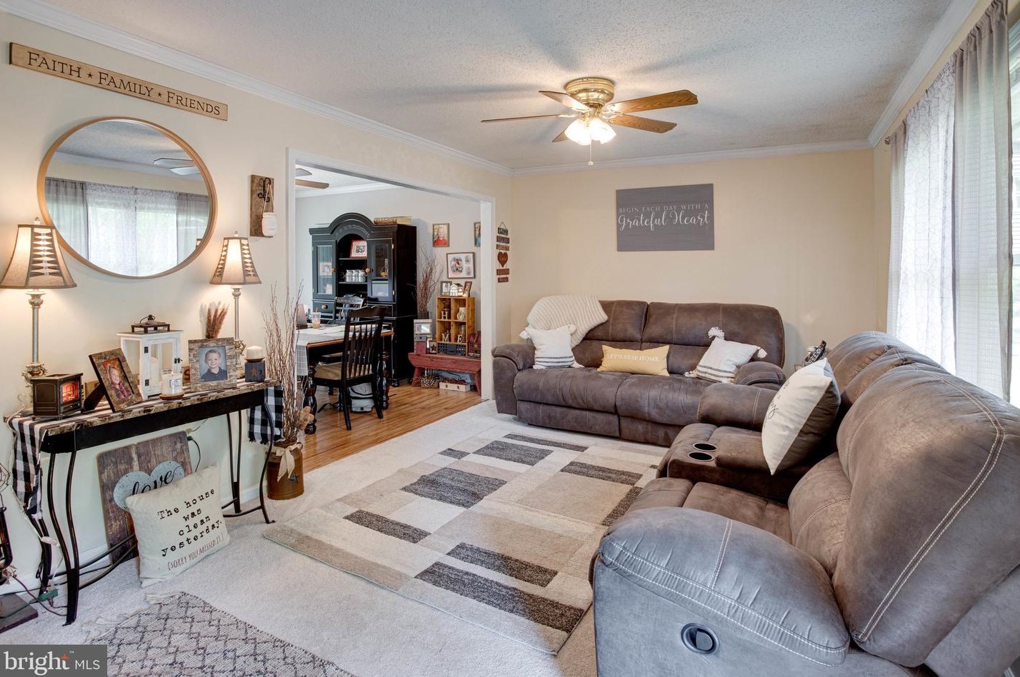 18343 Sharon Rd, Triangle, VA 22172