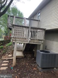 15513 Ridgecrest Dr, Dumfries VA  22025-1109 exterior