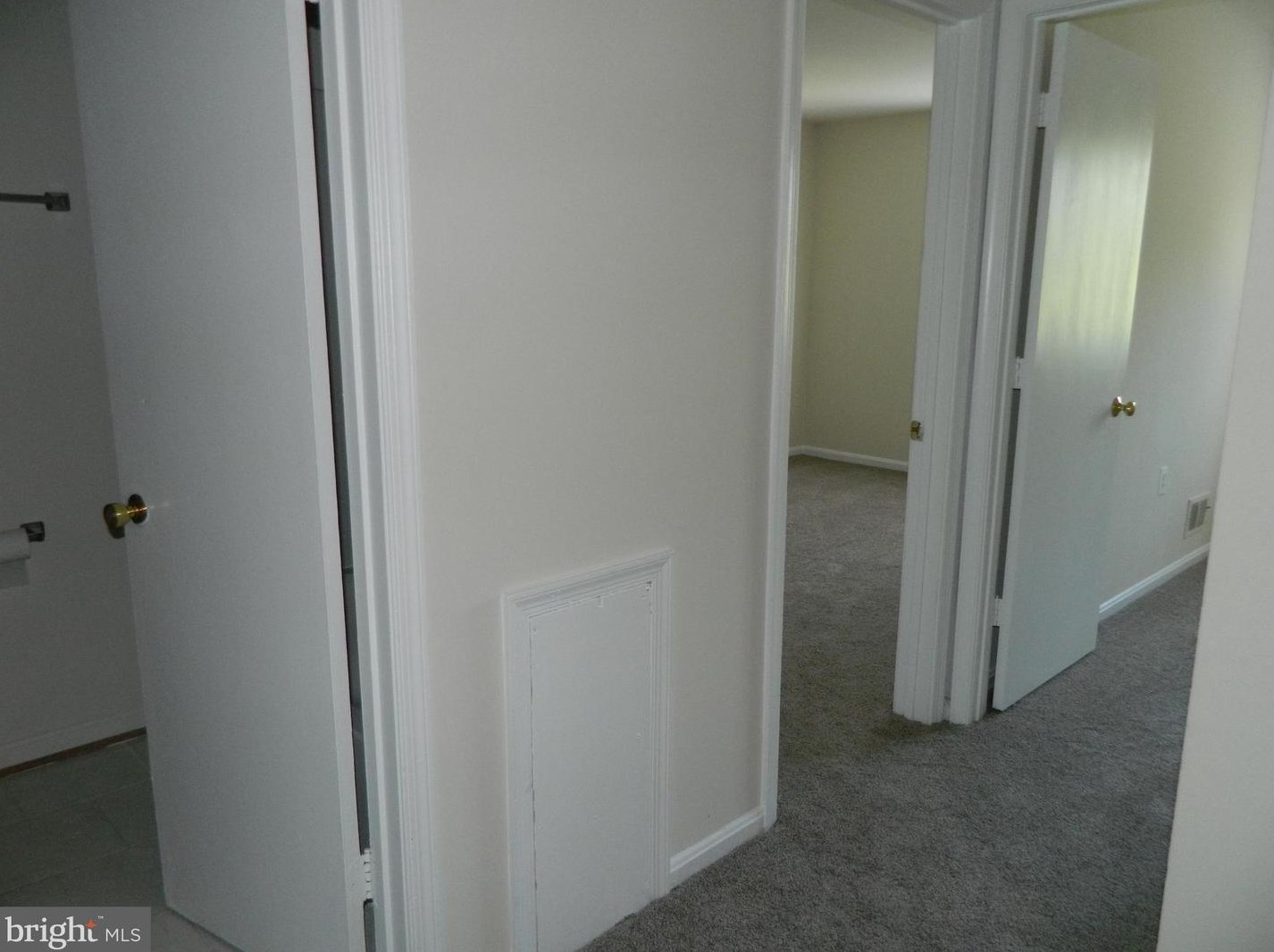 8033 Community Dr, Manassas VA  20109-3554 exterior