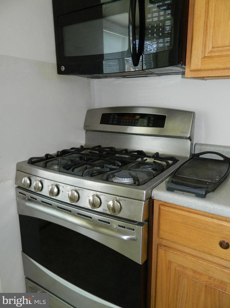 8033 Community Dr, Manassas VA  20109-3554 exterior