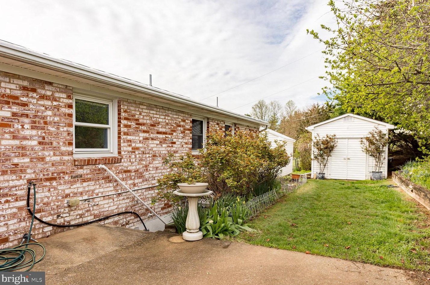235 Windy Knoll Dr, Harrisonburg VA  22802-8886 exterior