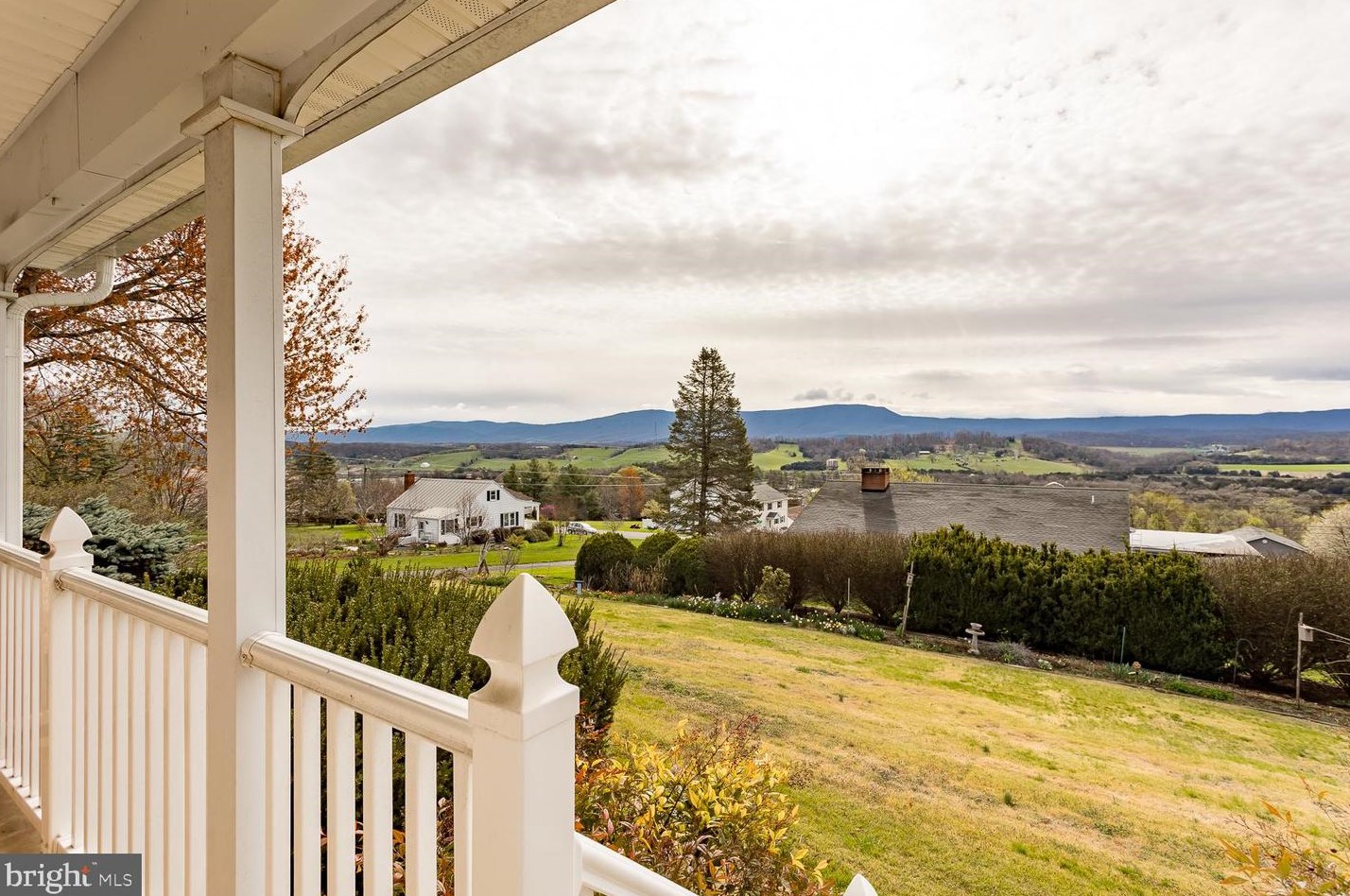 235 Windy Knoll Dr, Harrisonburg VA  22802-8886 exterior