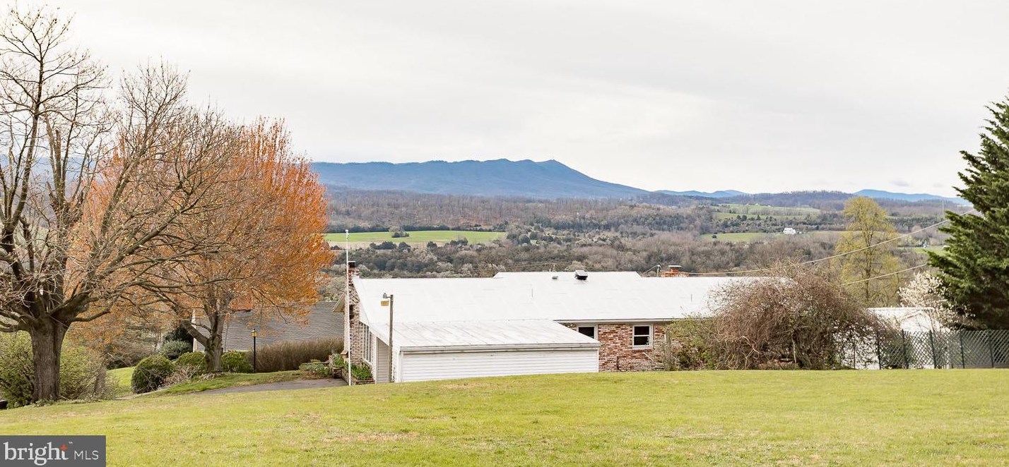235 Windy Knoll Dr, Harrisonburg VA  22802-8886 exterior