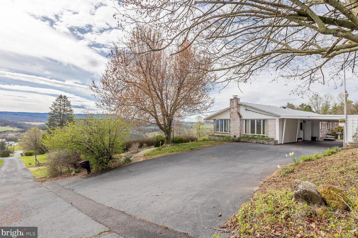 235 Windy Knoll Dr, Harrisonburg VA  22802-8886 exterior