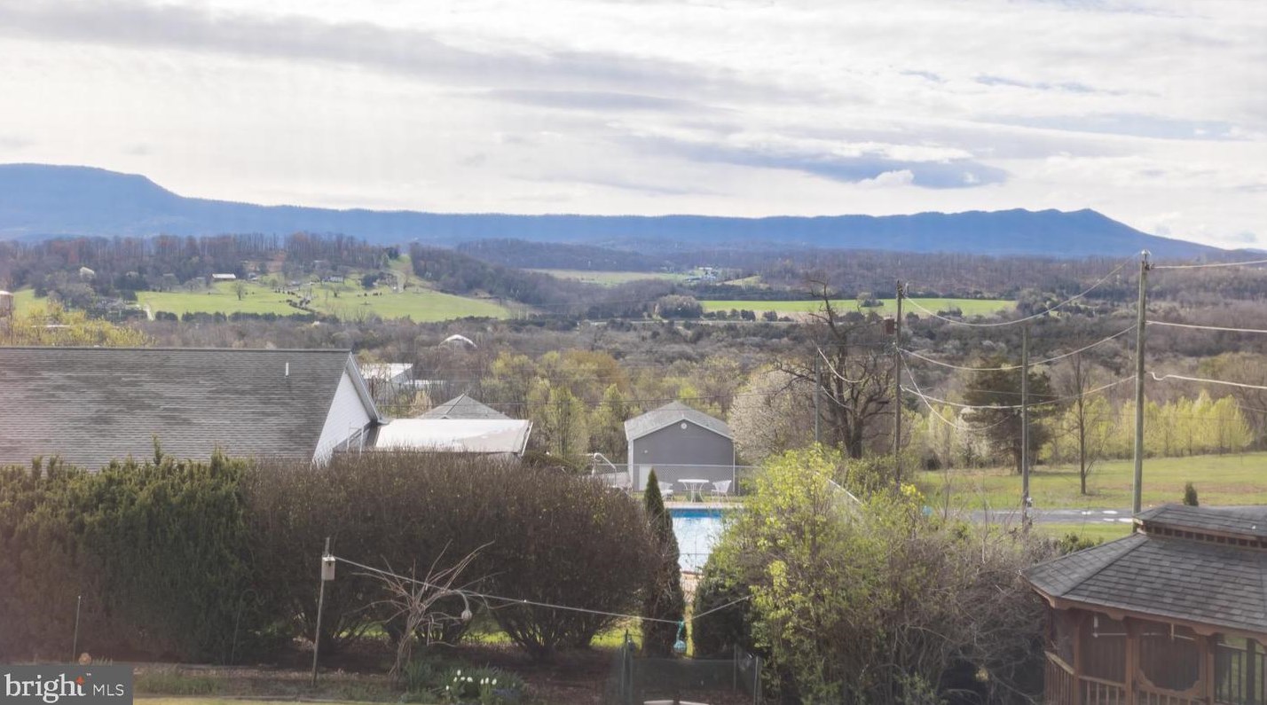 235 Windy Knoll Dr, Harrisonburg VA  22802-8886 exterior
