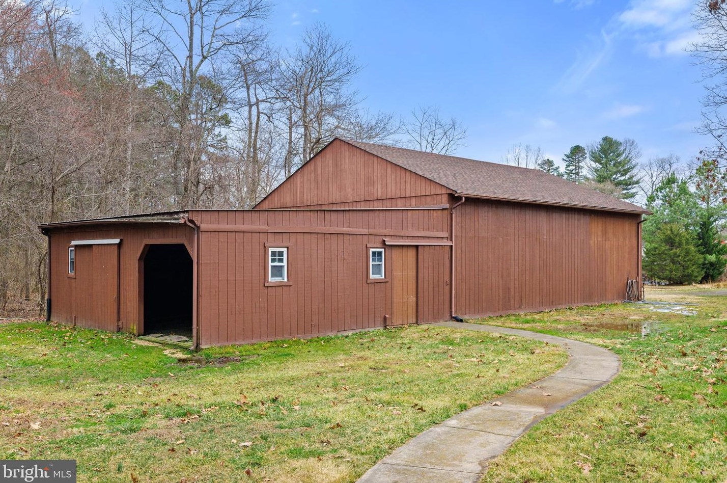 14607 Lee Hwy, Viewtown VA  20106-4108 exterior