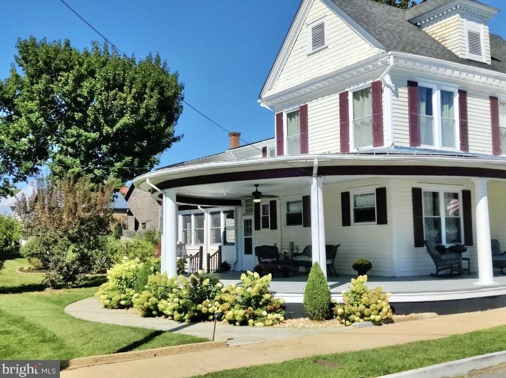 102 High St, Edinburg VA  22824-3084 exterior