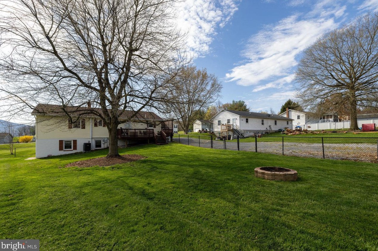 243 Massanutten Dr, Edinburg VA  22824-3022 exterior