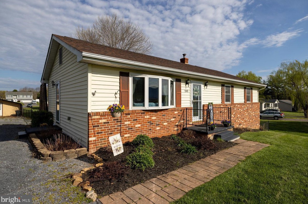 243 Massanutten Dr, Edinburg VA  22824-3022 exterior