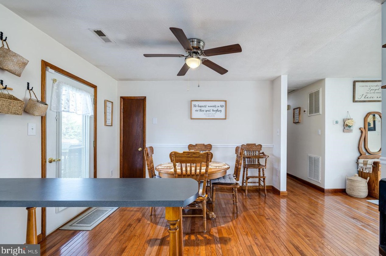243 Massanutten Dr, Edinburg VA  22824-3022 exterior