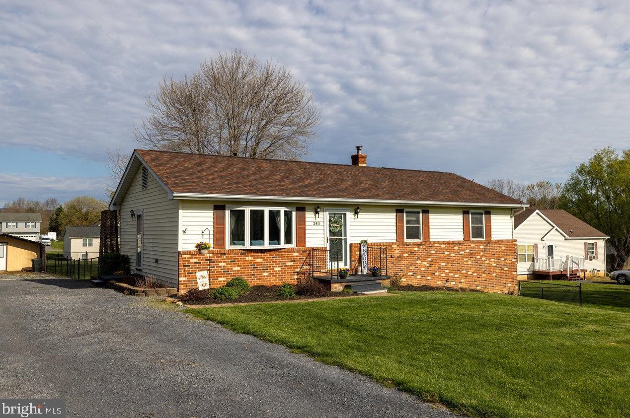 243 Massanutten Dr, Edinburg VA  22824-3022 exterior