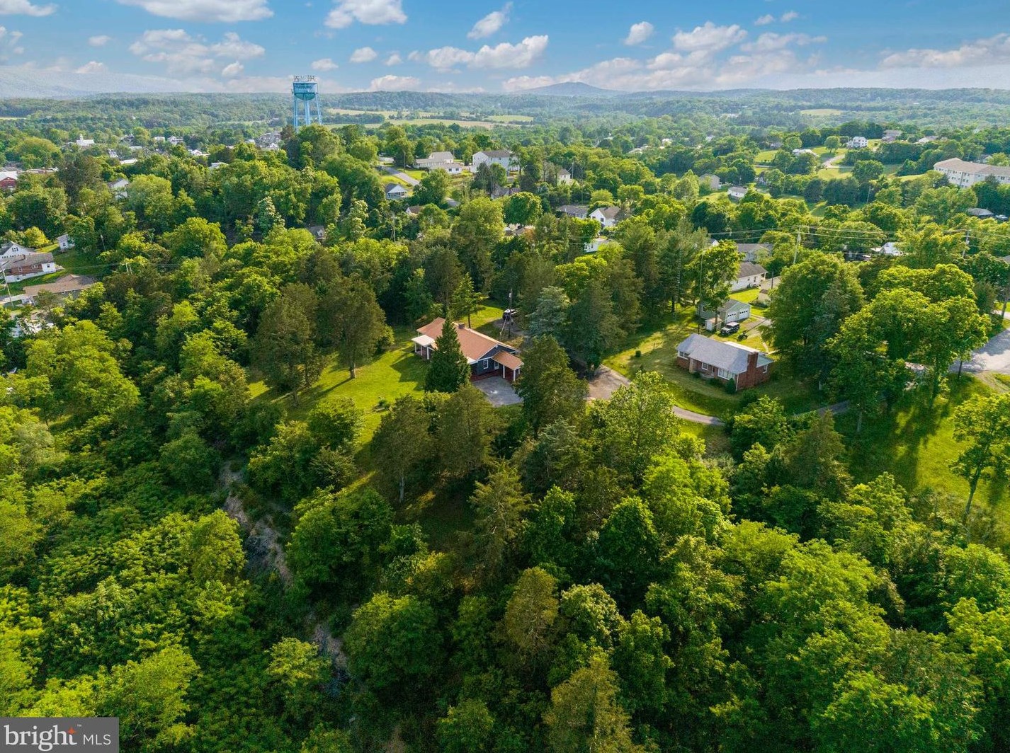 565 Burgess St, Strasburg, VA 22657