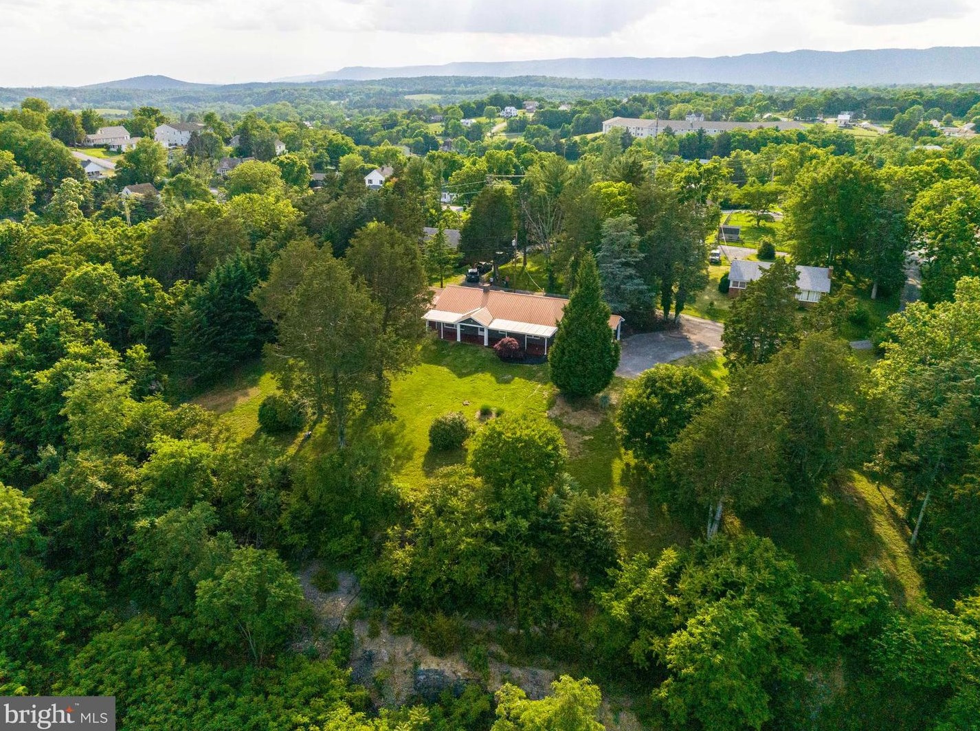565 Burgess St, Strasburg, VA 22657