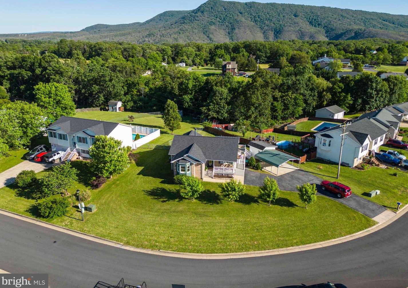 690 Christiansen Dr, Strasburg, VA 22657